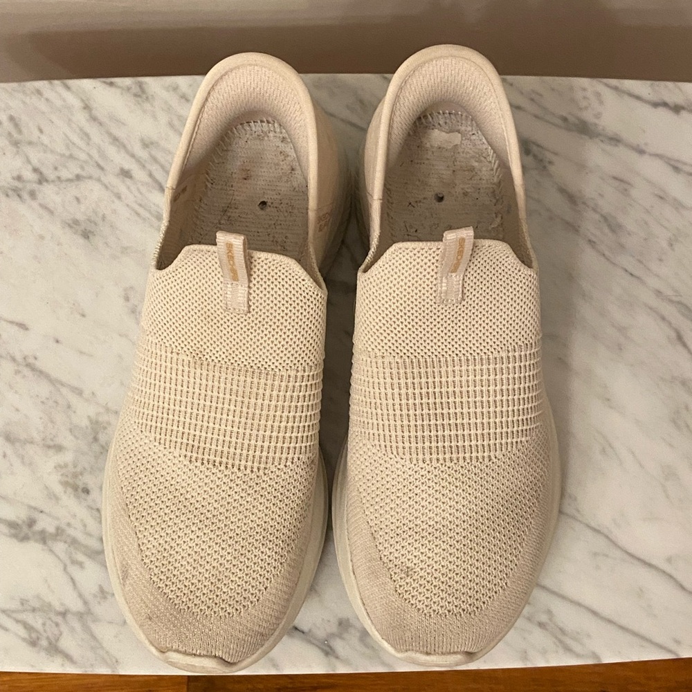 Off white sketchers size 8 slip on casual shoes